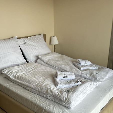 Apartament 33 Park City ออสทรุฟ วีแยลคอพพอลสกี ภายนอก รูปภาพ